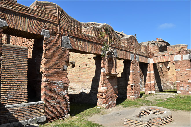La maison du Laraire à Ostia Antica
