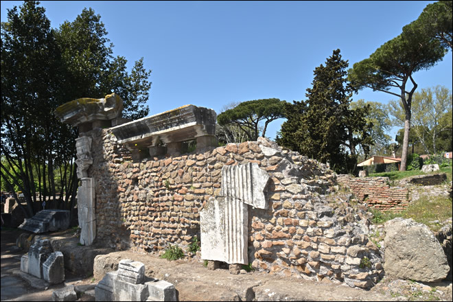 Ostia Antica, la porta Romana